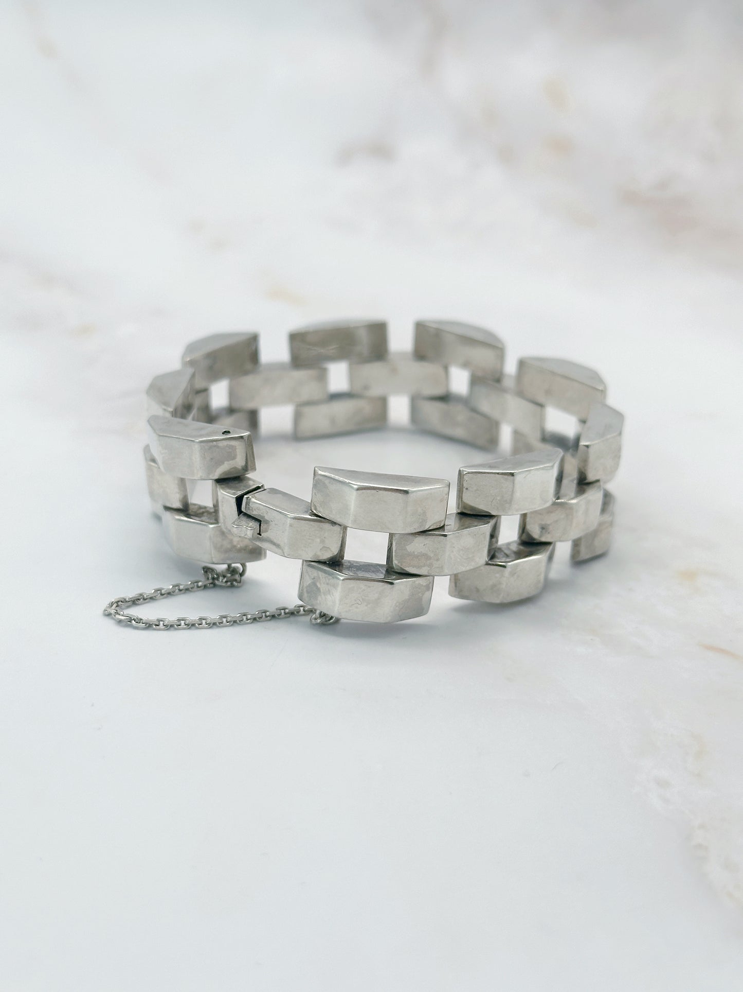 Elegantes Art Déco Armband in Silber mit eckigen Gliedern