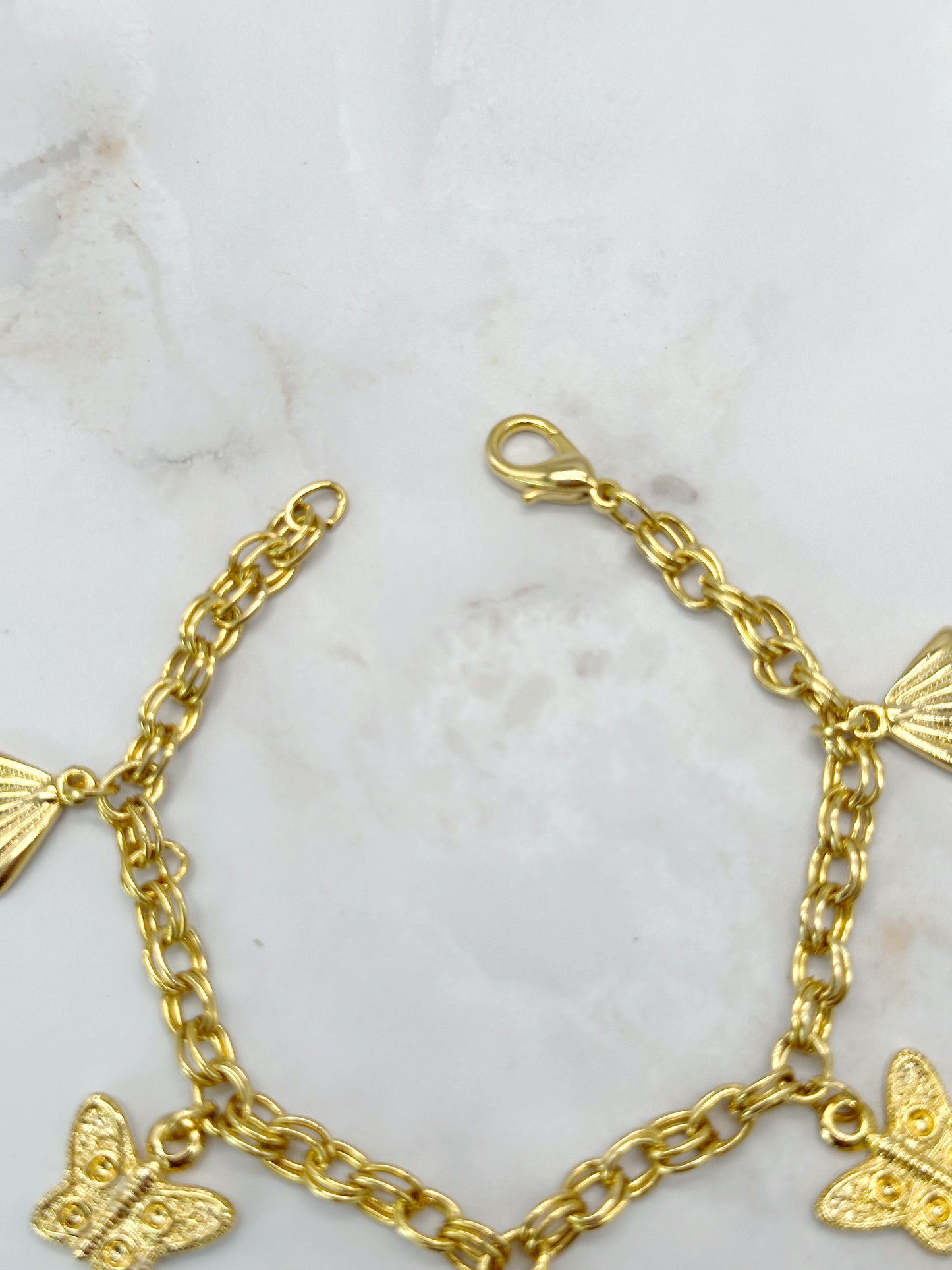 Armband Vergoldet mit Muschel & Schmetterling Anhängern