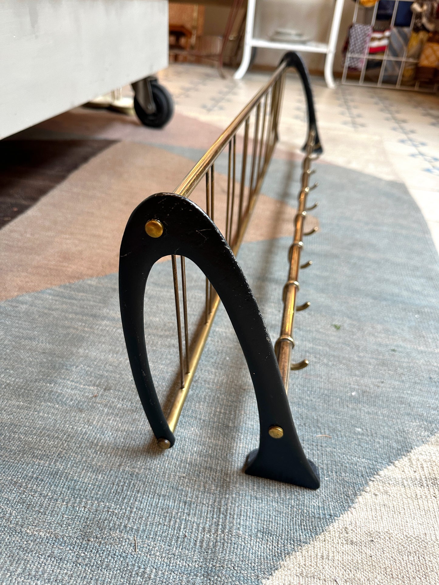 Midecentury Messinggarderobe