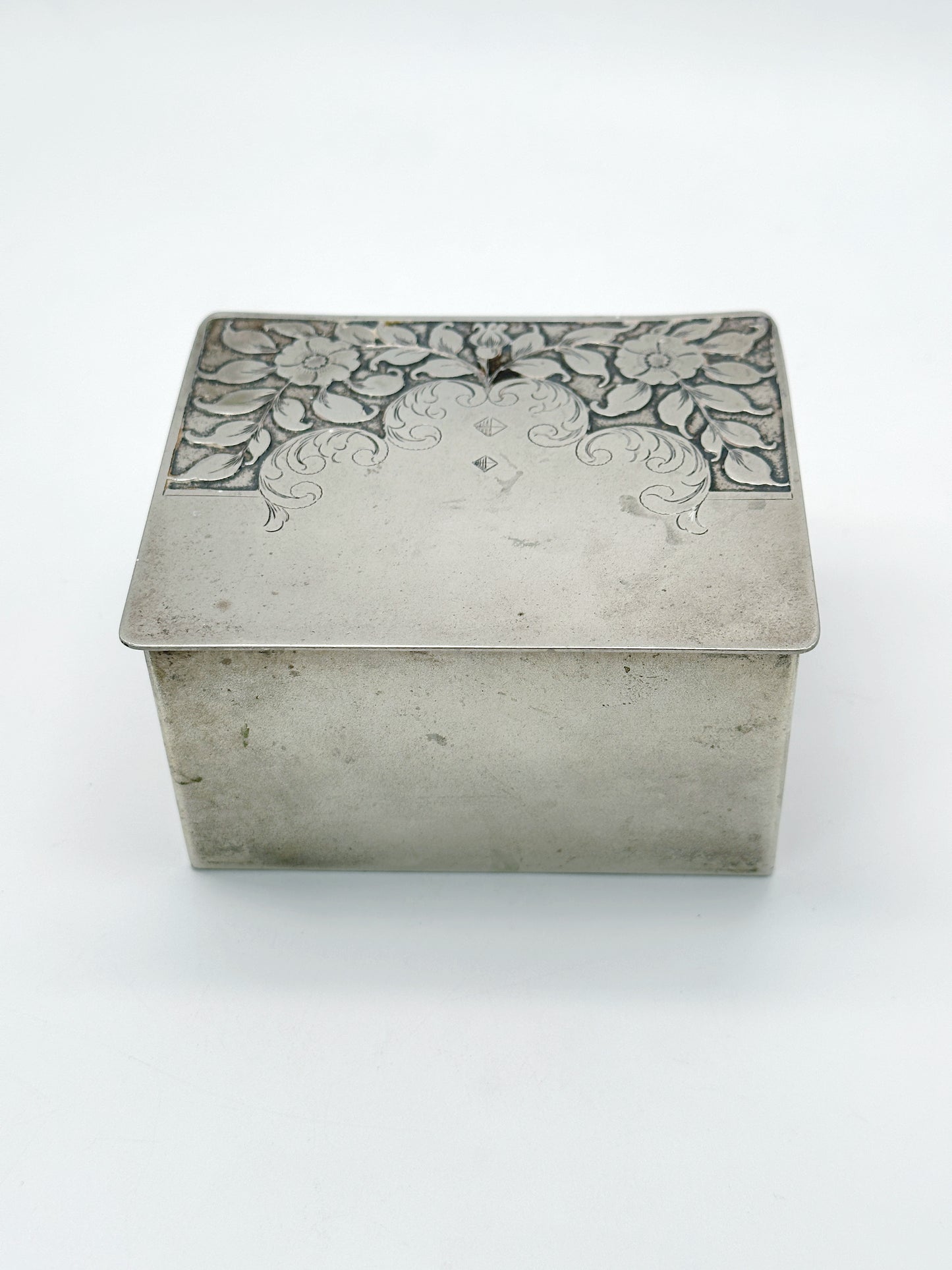Jugendstil Dose Alpacca mit Blumenmotiv