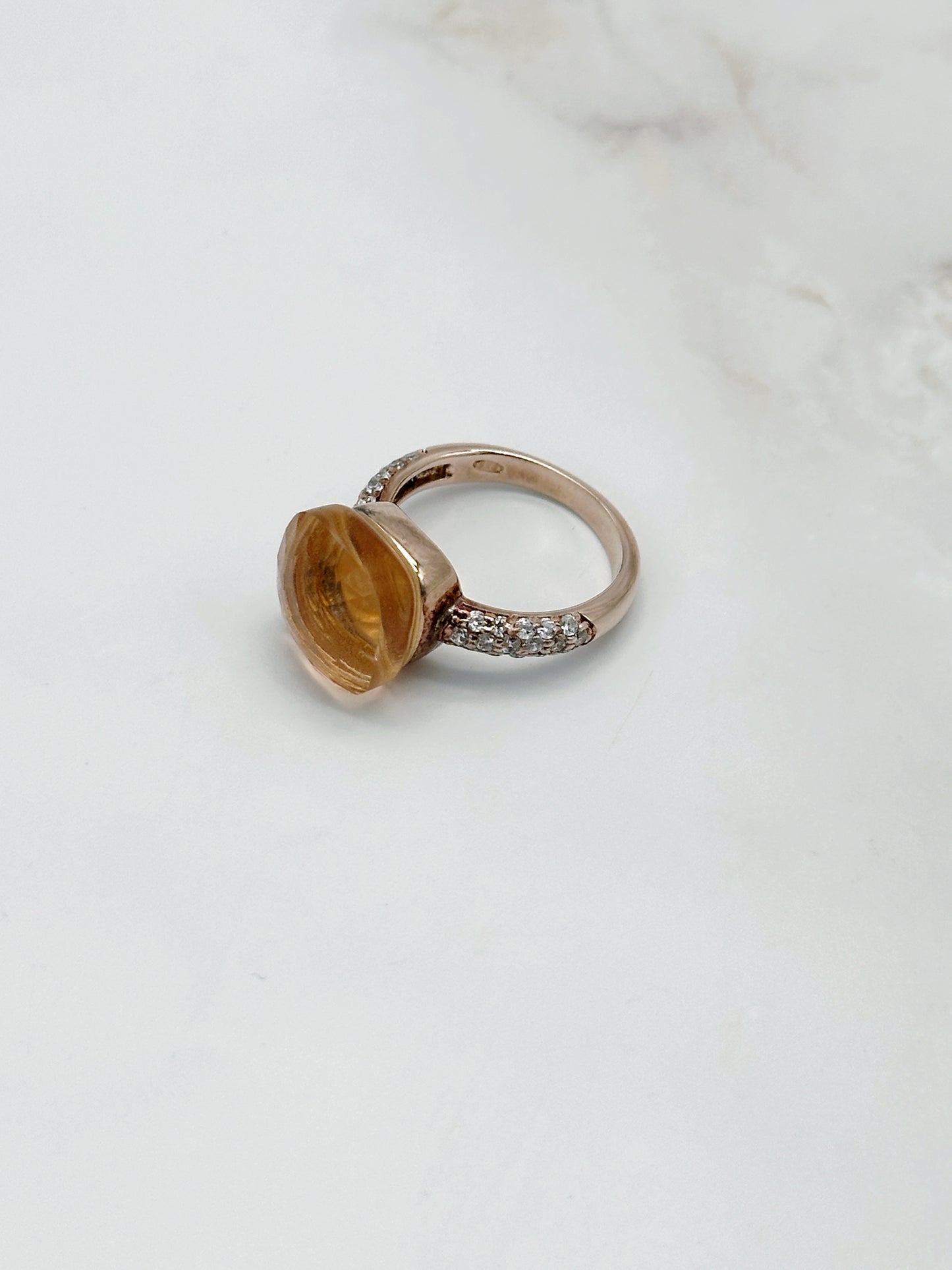 Statement Ring Rosévergoldet Pfirsichfarbener Stein