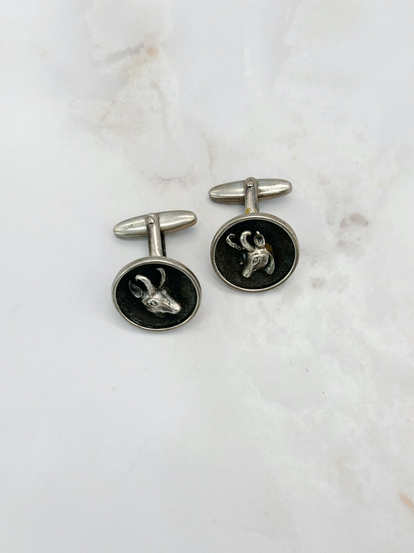 Manschettenknöpfe aus Silber mit Steinbock-Motiv