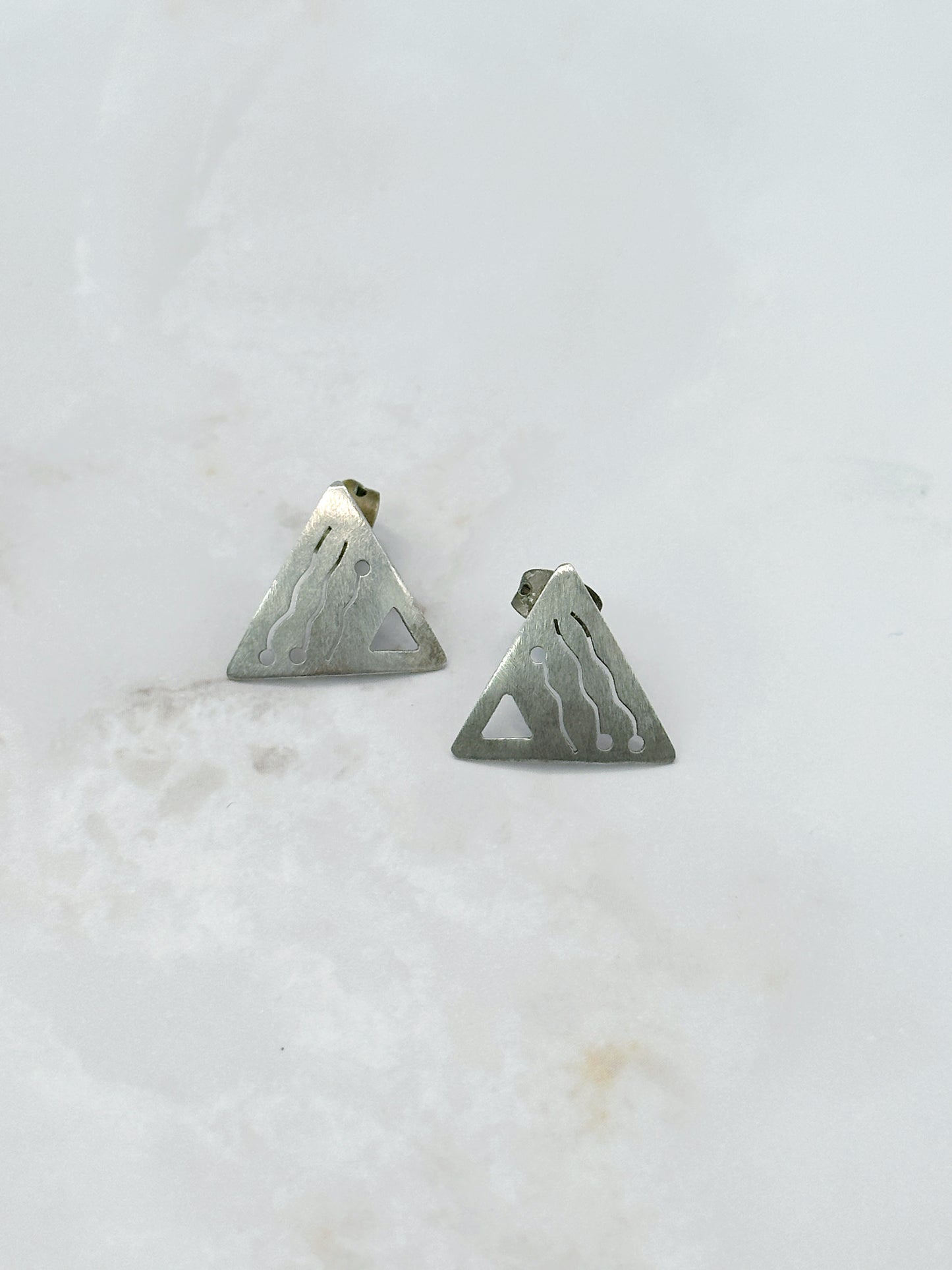 Minimalistische Ohrstecker Silber Dreieck Geometrisch