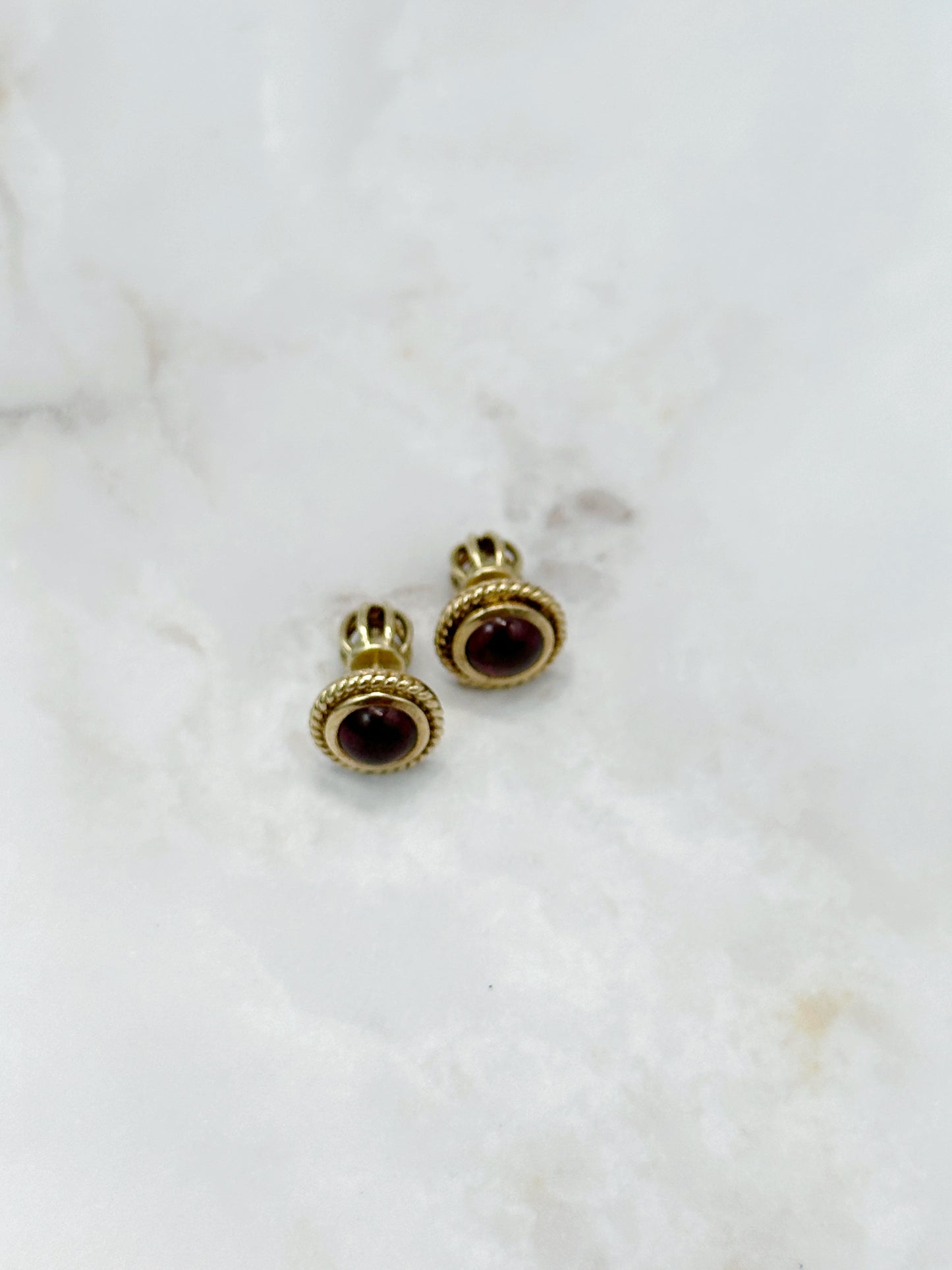Klassische Granat Ohrstecker 585 Gelbgold