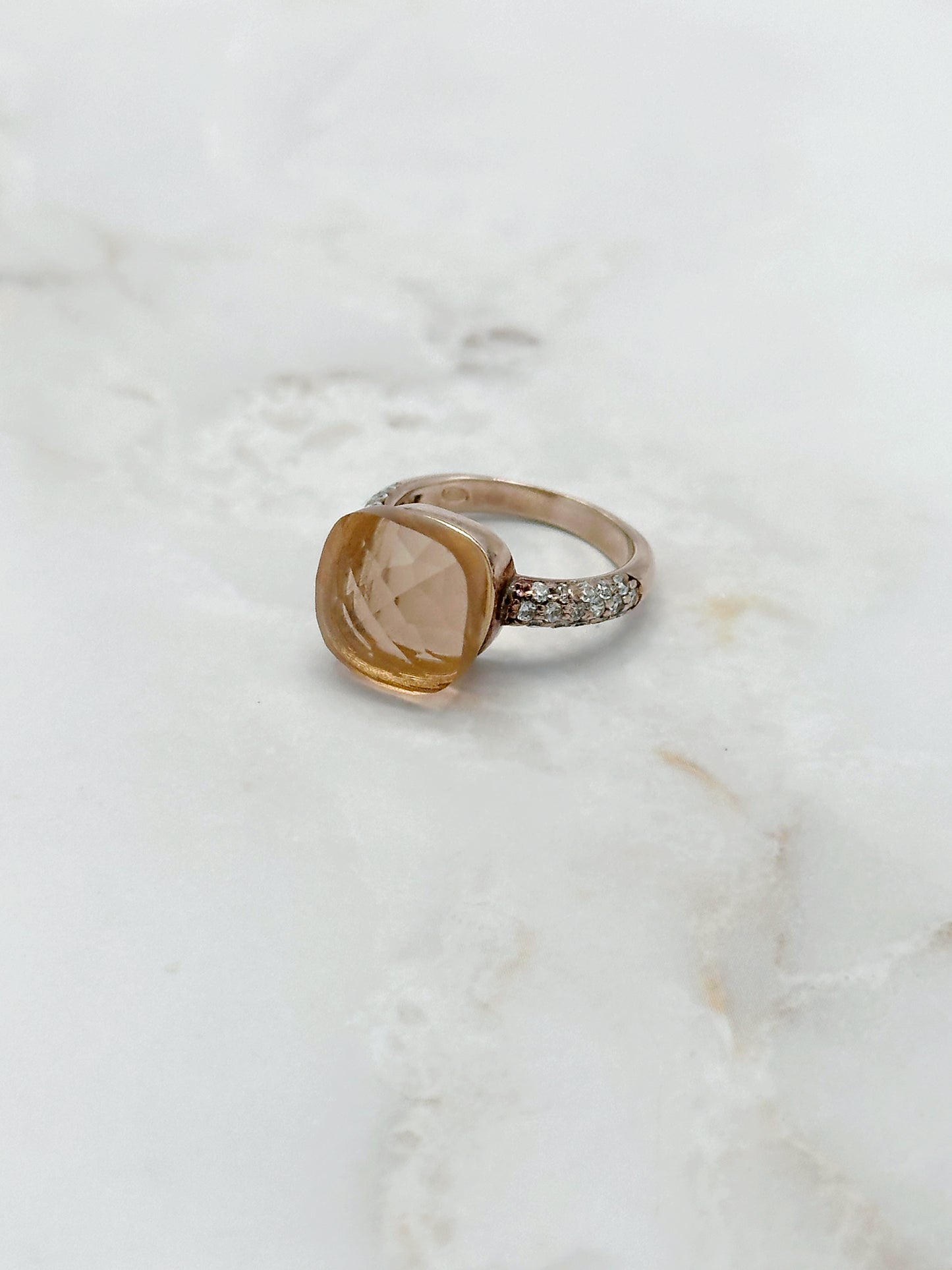 Statement Ring Rosévergoldet Pfirsichfarbener Stein
