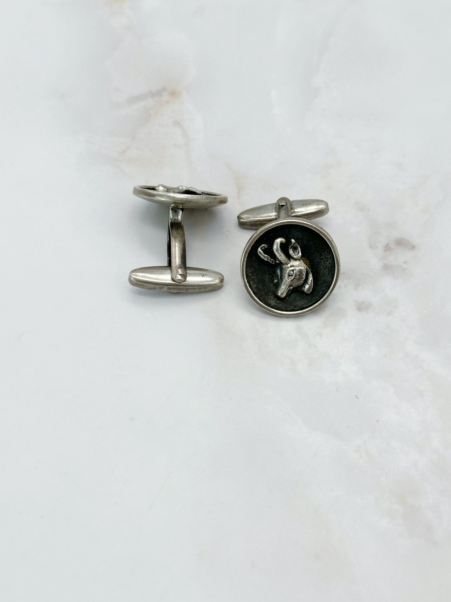 Manschettenknöpfe aus Silber mit Steinbock-Motiv