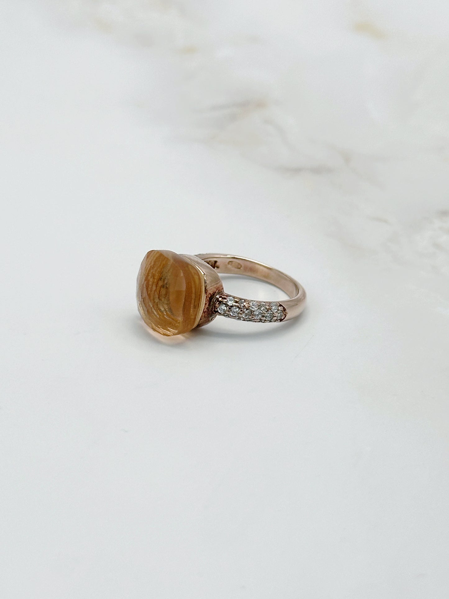 Statement Ring Rosévergoldet Pfirsichfarbener Stein