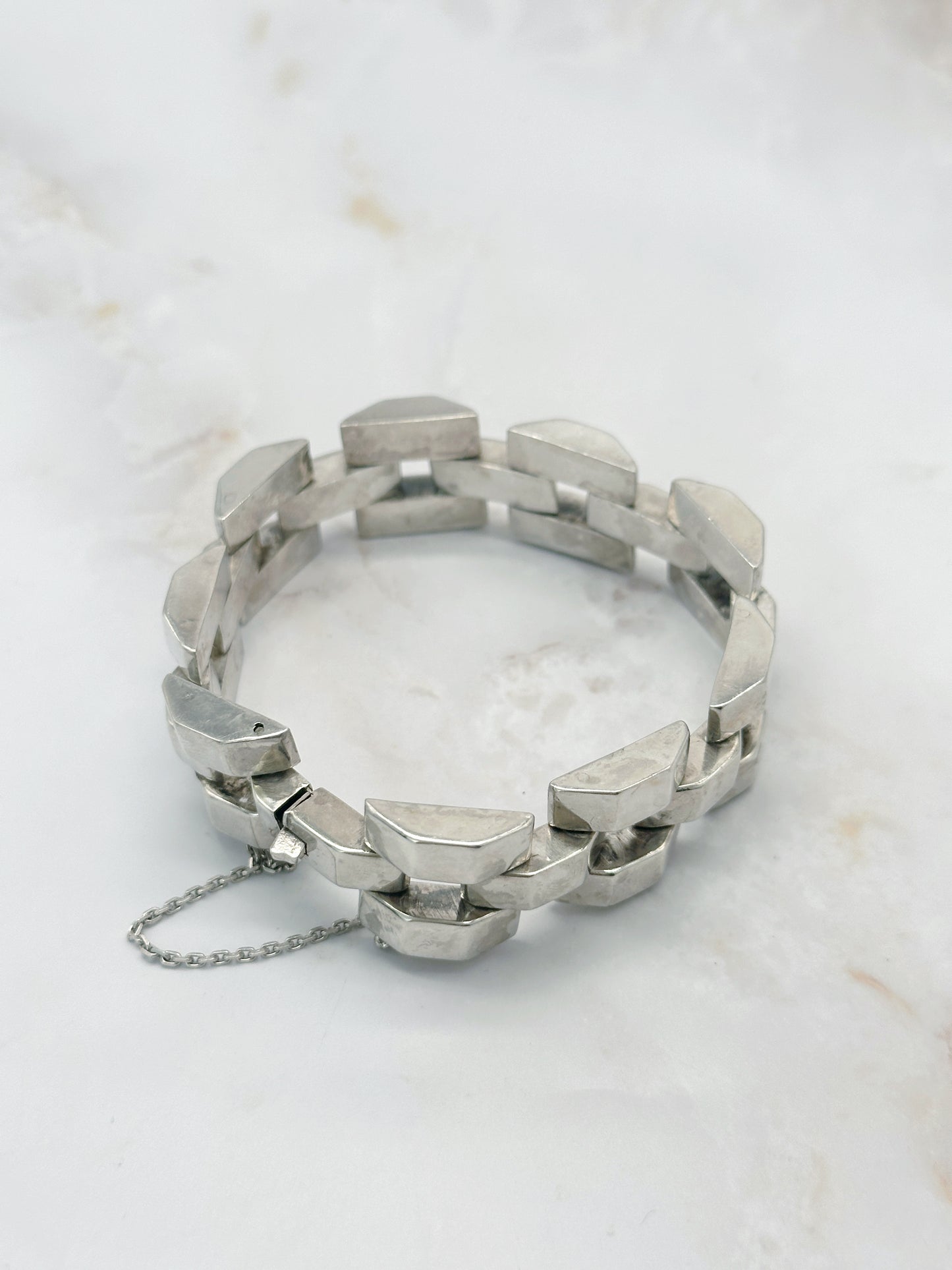 Elegantes Art Déco Armband in Silber mit eckigen Gliedern