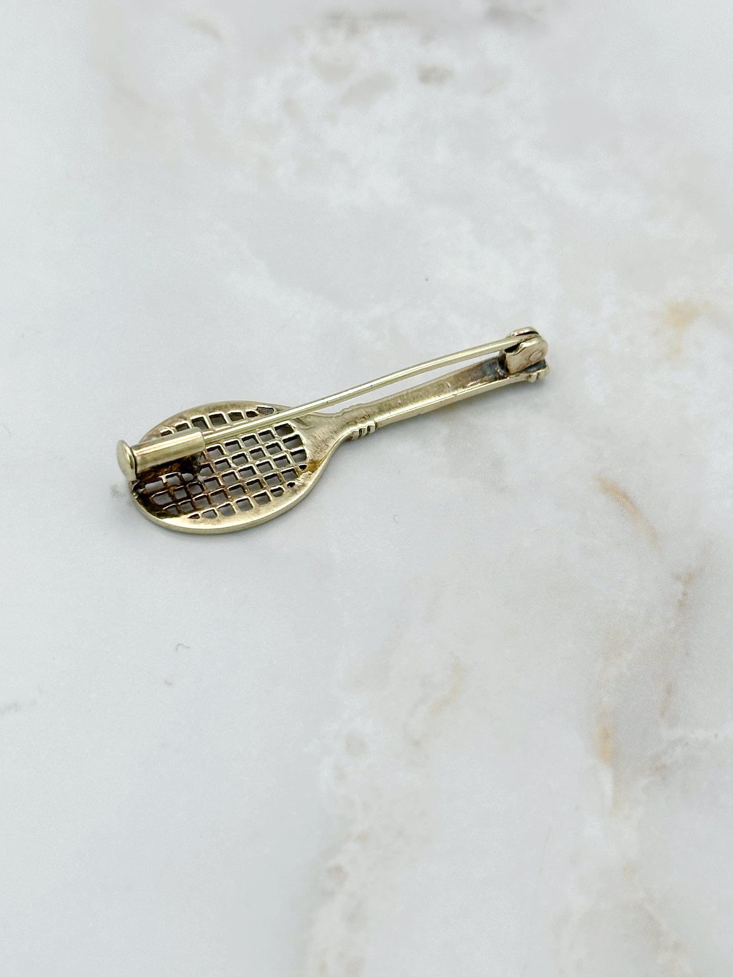 Ausgefallene Tennisschläger Brosche, Gelbgold
