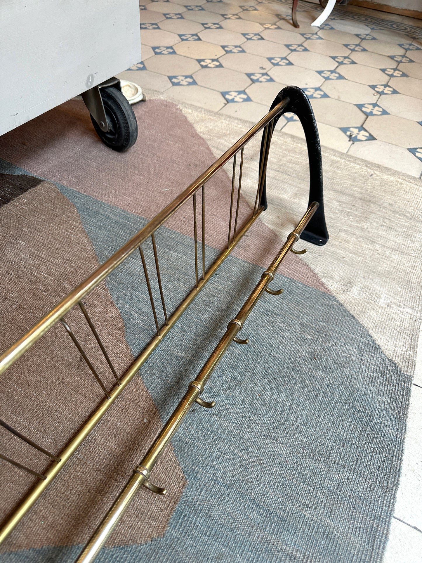 Midecentury Messinggarderobe