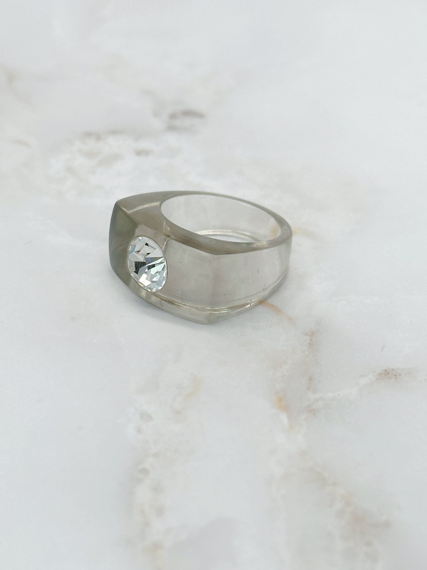 Vintage Plexiglas Ring mit Strass