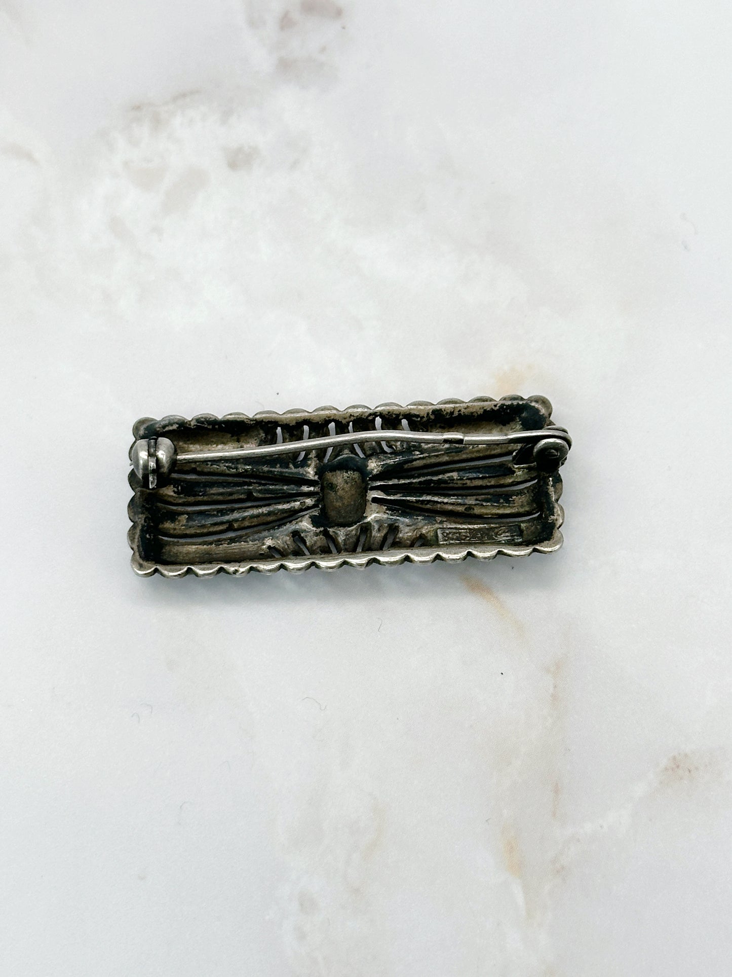 Art Déco Brosche Silber Markasit Schleifenform
