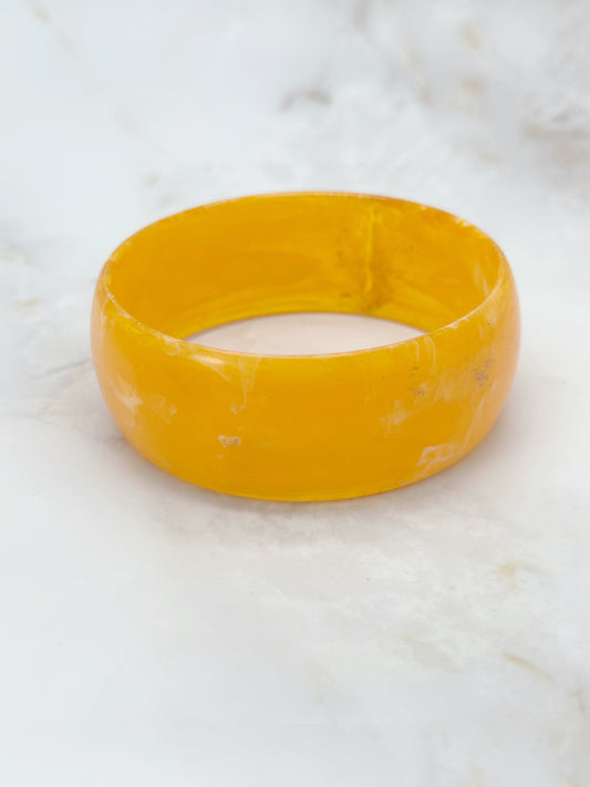 Vintage Acryl Armreif Leuchtendes Dotterorange