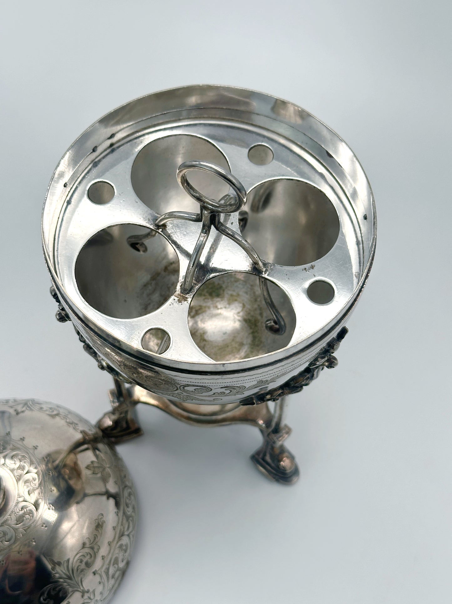 Charmanter Antiker Eierwärmer – Versilbert, um 1920