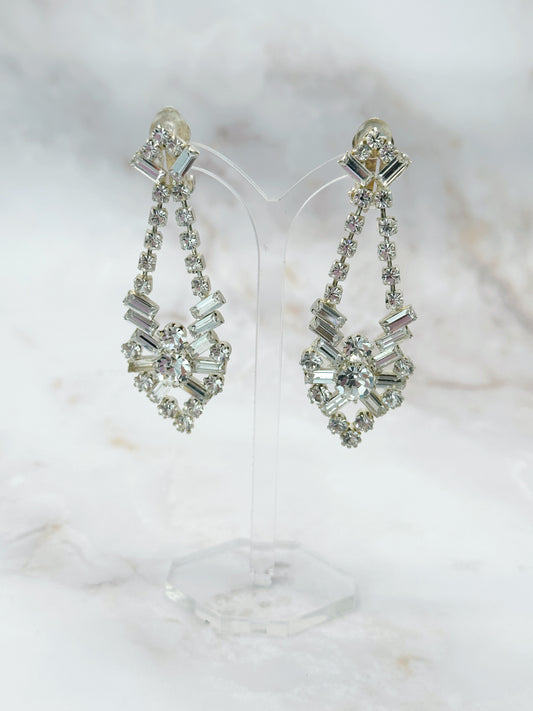 Glamouröse Hängende Ohrclips mit Strass-Baguetten