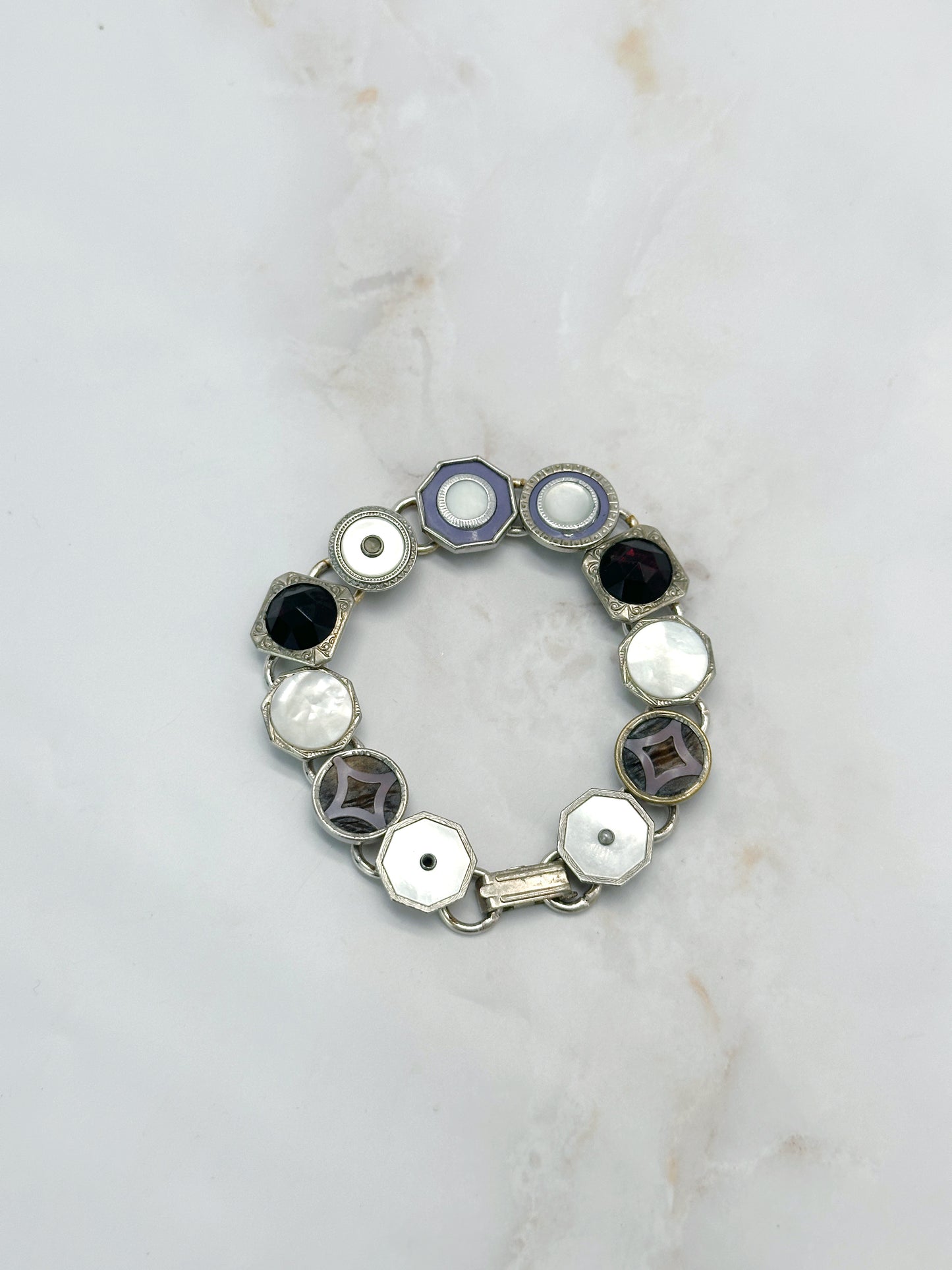 Einzigartiges Armband aus Art déco Manschettenknöpfen