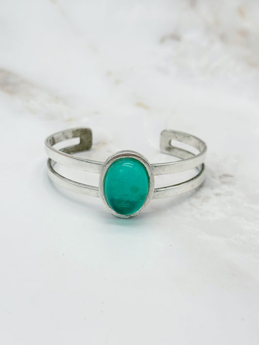 Armreif Versilbert Smaragdgrüner Cabochon