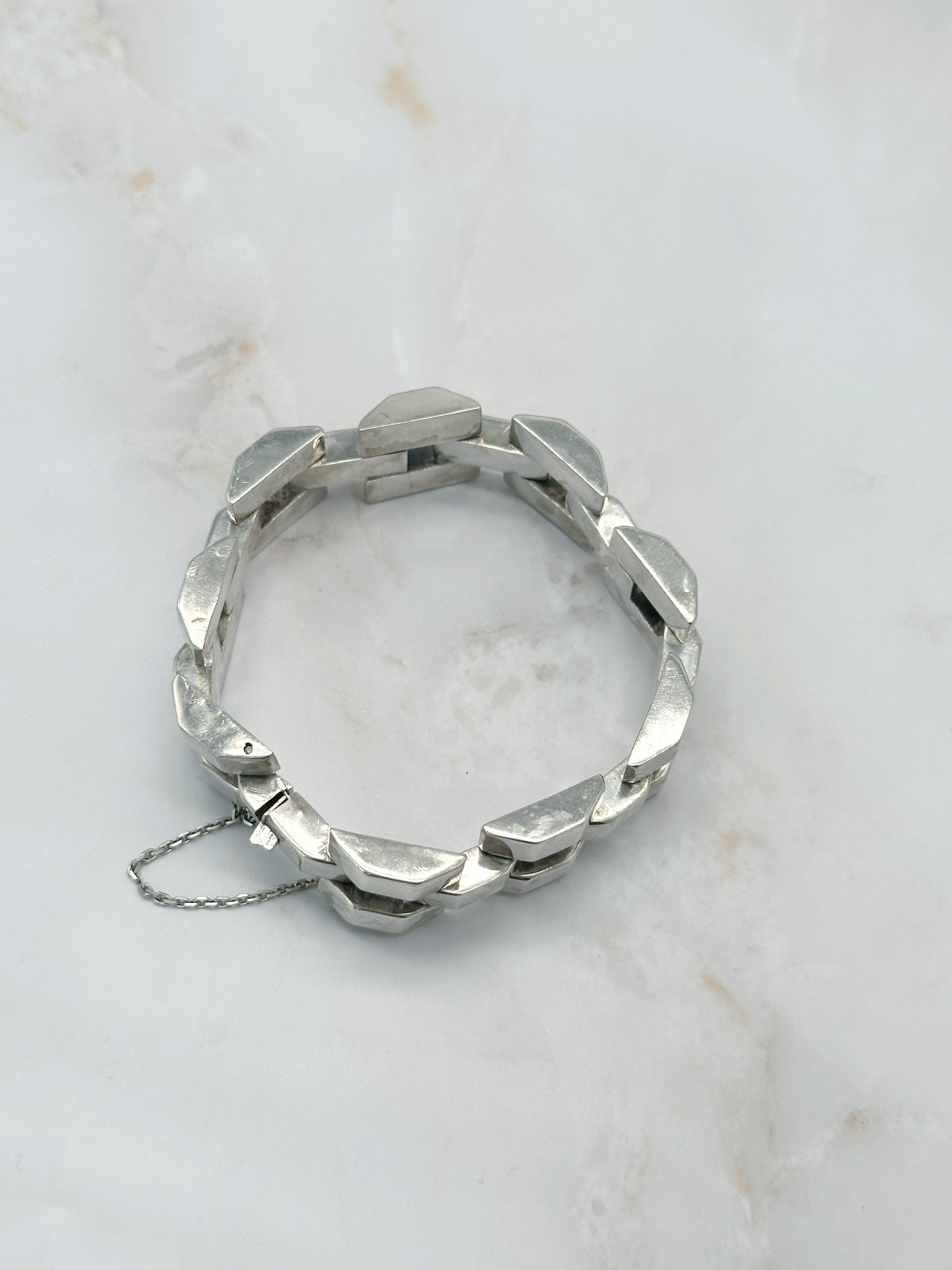 Elegantes Art Déco Armband in Silber mit eckigen Gliedern