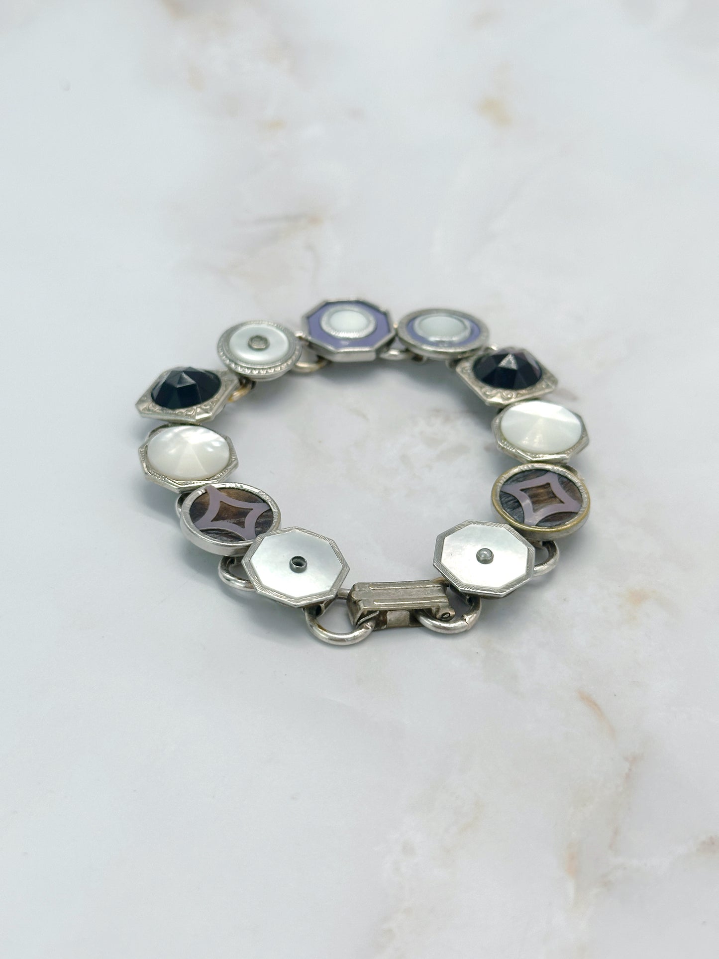 Einzigartiges Armband aus Art déco Manschettenknöpfen