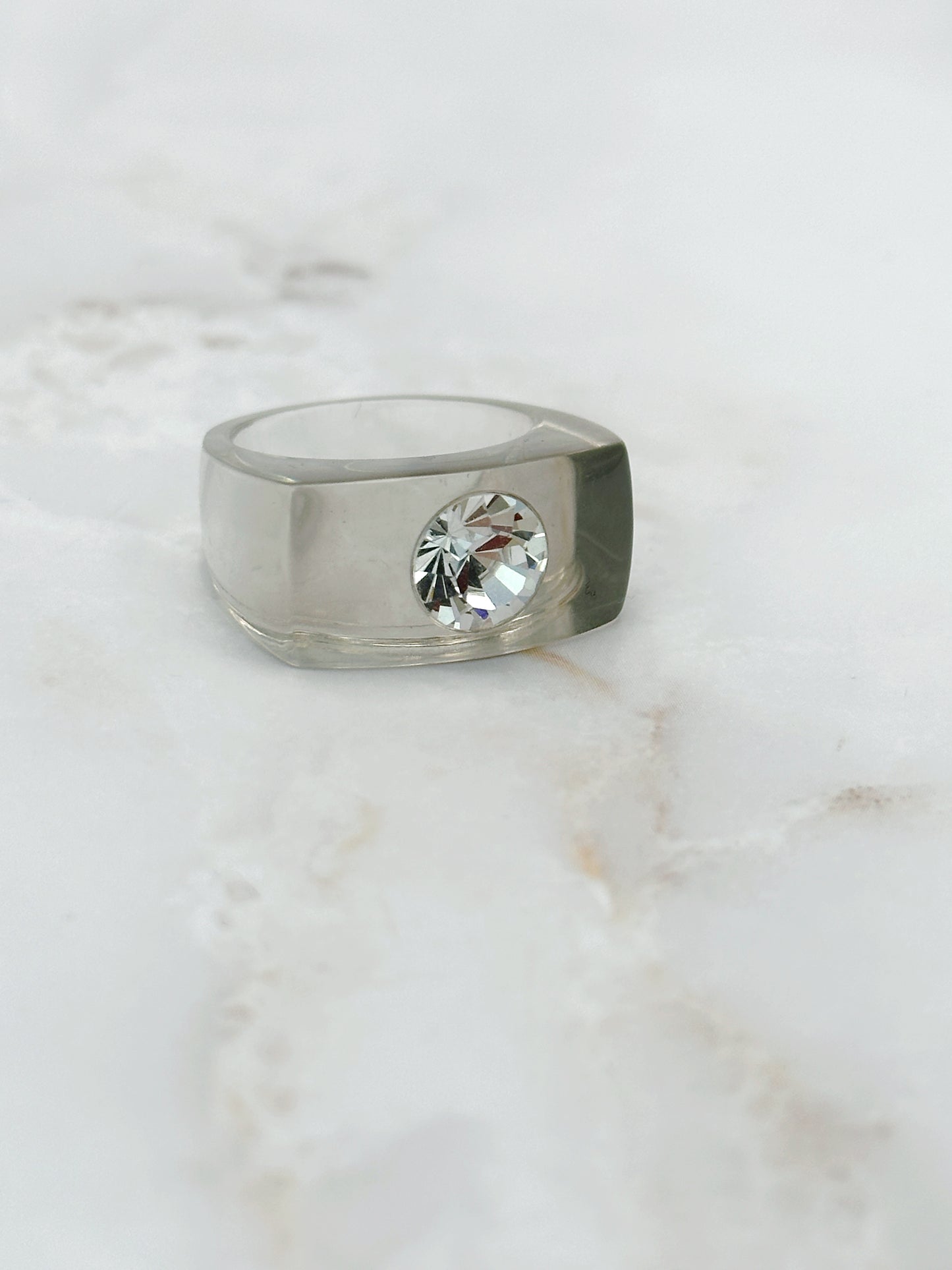 Vintage Plexiglas Ring mit Strass