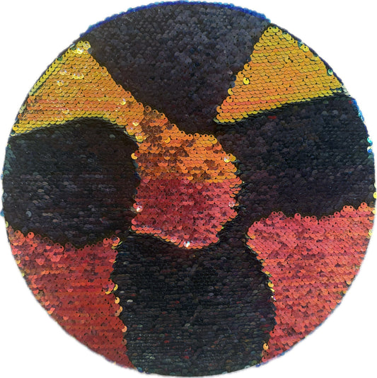 Amelie Goetzl aus der Serie: CIRCLES, 2025 Wendepaillettenstoff bearbeitet auf Keilrahmen
